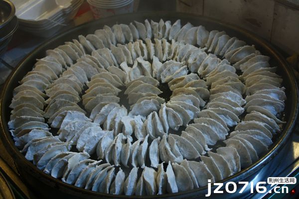 荆州小吃:黄锅贴