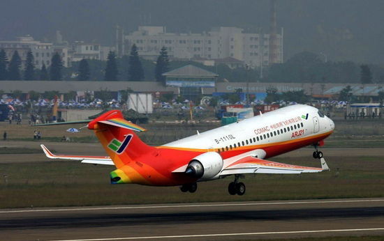 中国商飞公司与缅甸航空公司签署了2架arj21-700新支线飞机销售协议
