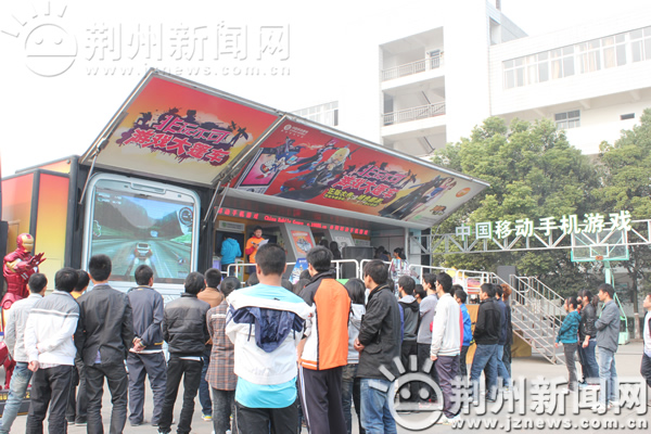 中国移动手机游戏荆州站 变形金刚汽车人惊见